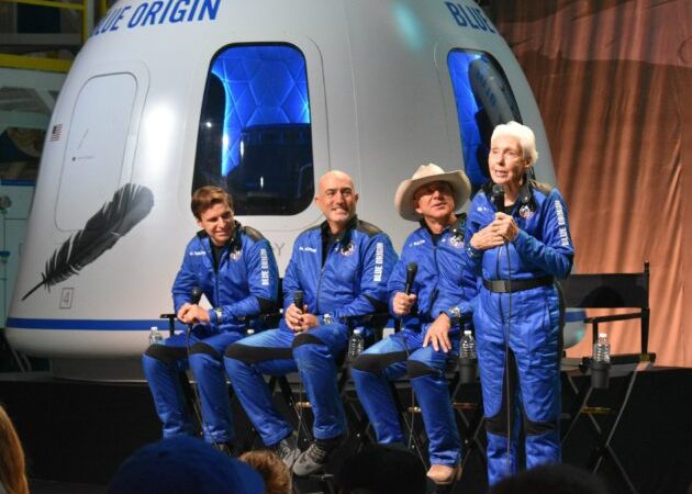 De verkoop van suborbital-ruimtetickets van Blue Origin nadert de $ 100 miljoen, zegt Jeff Bezos