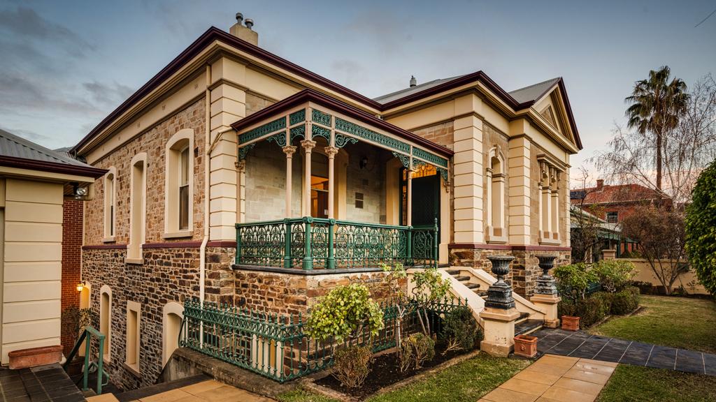 Foto-perfect huis in North Adelaide met een rijke geschiedenis op de markt