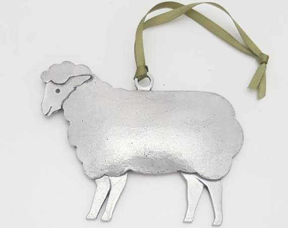gepersonaliseerde bijenkorf schapen ornament door BeehiveHandmadeLLC