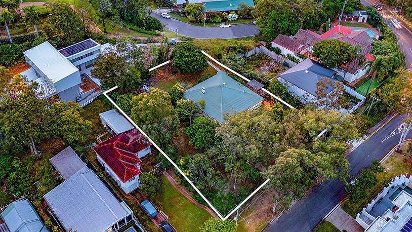 Hete veiling: huis in Brisbane wordt verkocht voor $ 4,5 miljoen – $ 750k boven de reserve
