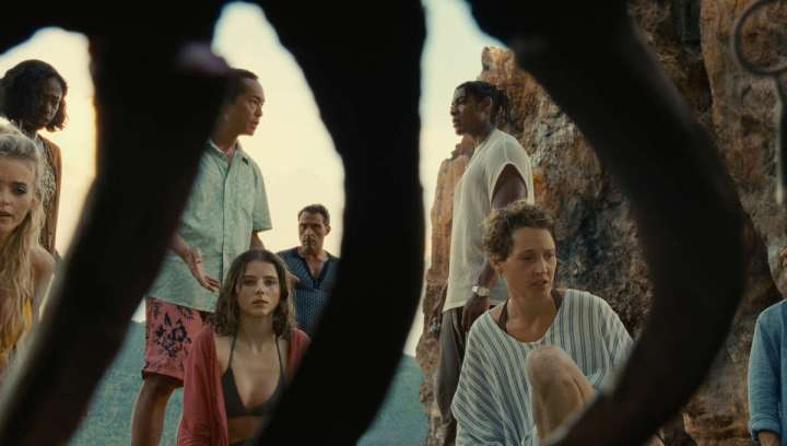 In de nieuwe thriller van M. Night Shyamalan veroudert een strand snel iedereen die een bezoek brengt