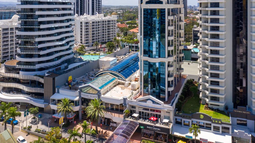 Onroerend goed in Gold Coast: Iris Capital koopt grote aandelen, waaronder Niecon Tower, Niecon Plaza op Broadbeach