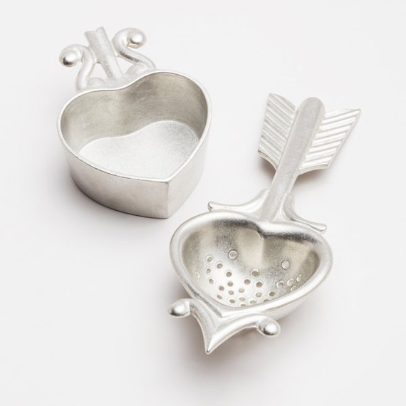 bijenkorf hart theezeef set met rust – hand gegoten tin gemaakt in de VS door BeehiveHandmadeLLC