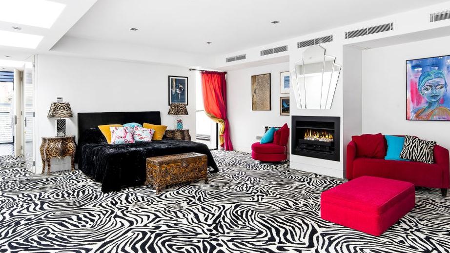 Bold South Yarra-pad heeft $ 35k zebraprint tapijt, slaapkamer op de hele verdieping