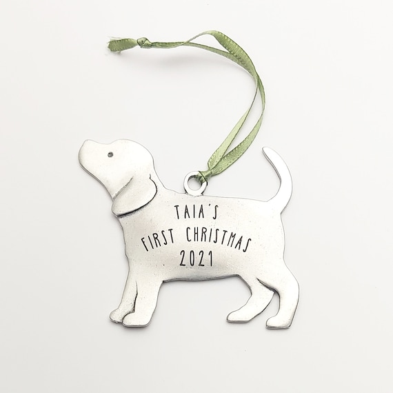 gepersonaliseerd eerste kerstmis 2021 puppy ornament door BeehiveHandmadeLLC