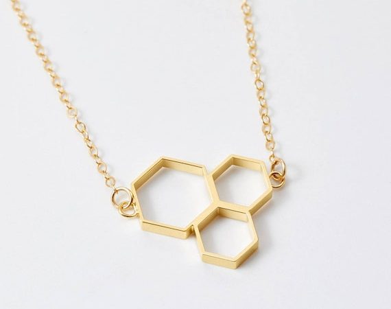 gouden driedubbele honingraat charme hanger ketting voor vrouwen door BeehiveHandmadeLLC