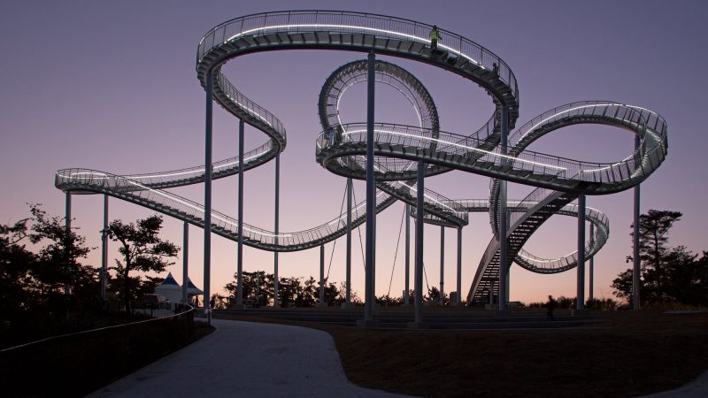 SpaceWalk: een spectaculaire achtbaan-achtige trap door een Zuid-Koreaans park