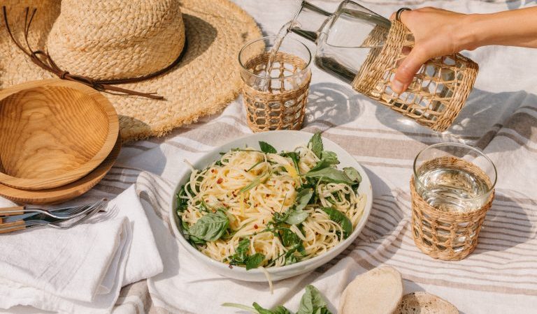 12 lichte zomerpasta-recepten die bewijzen dat je het allemaal kunt hebben  De pastamogelijkheden zijn eindeloos.