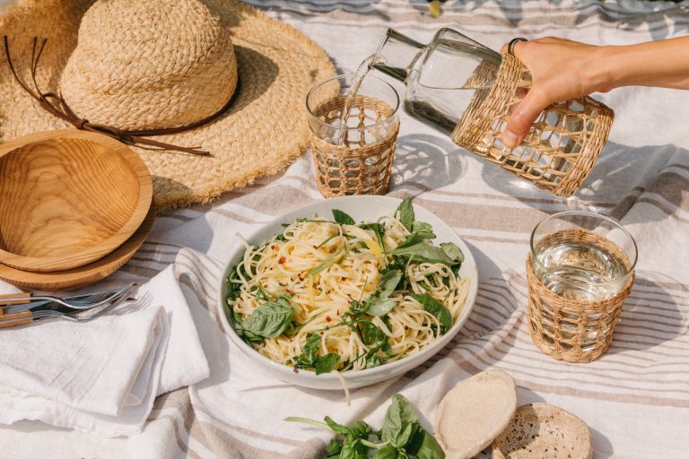 12 lichte zomerpasta-recepten die bewijzen dat je het allemaal kunt hebben  De pastamogelijkheden zijn eindeloos.