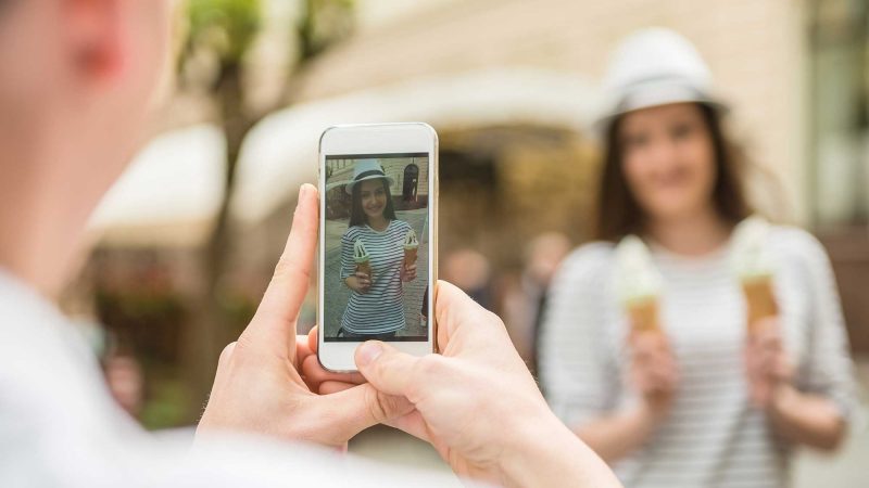 Eenvoudige trucs om betere portretfoto's buitenshuis te maken met je telefoon