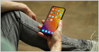 Hands-on met Murena One, een privacygerichte Android-smartphone van $ 369, die alle Google-apps en -services vervangt door zijn eigen aangepaste (David Pierce/The Verge)